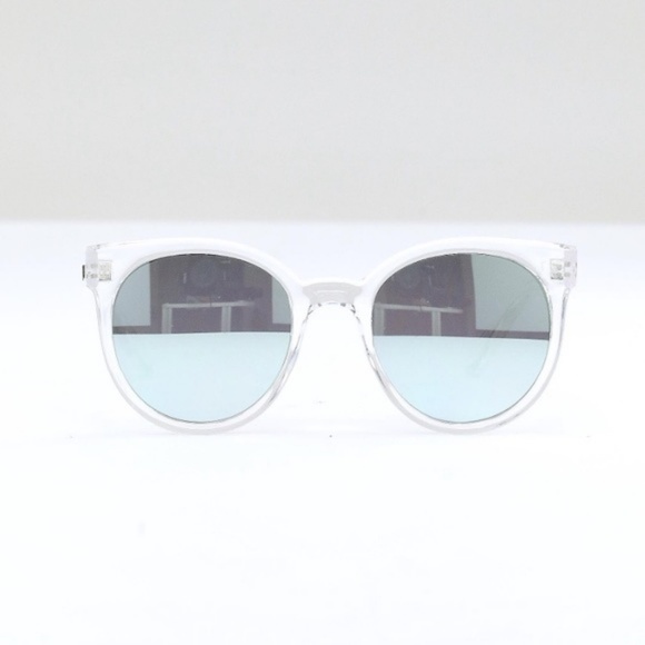 Quay • Like WOW Clear Mirrored Sunglasses - Picture 4 of 5